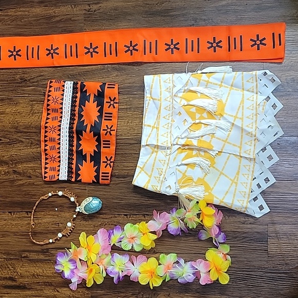 Moana from Disney size 110 fits 5 years old - Picture 1 of 1